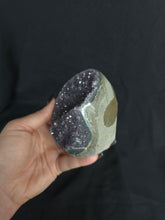 Load image into Gallery viewer, Amethyst Cut Base 102
