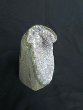 Load image into Gallery viewer, Amethyst Cut Base 360
