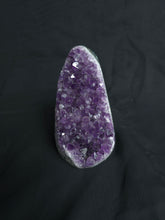 Load image into Gallery viewer, Amethyst Cut Base 577B
