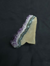 Load image into Gallery viewer, Amethyst Cut Base 577B
