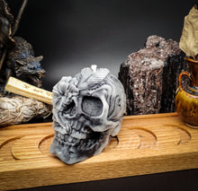 Load image into Gallery viewer, Skull Candle
